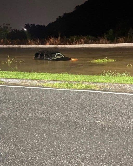 El Servicio Nacional de Meteorología estimó en hasta 12 pulgadas la lluvia caída en algunas zonas de Puerto Rico, el sábado y parte del domingo.
