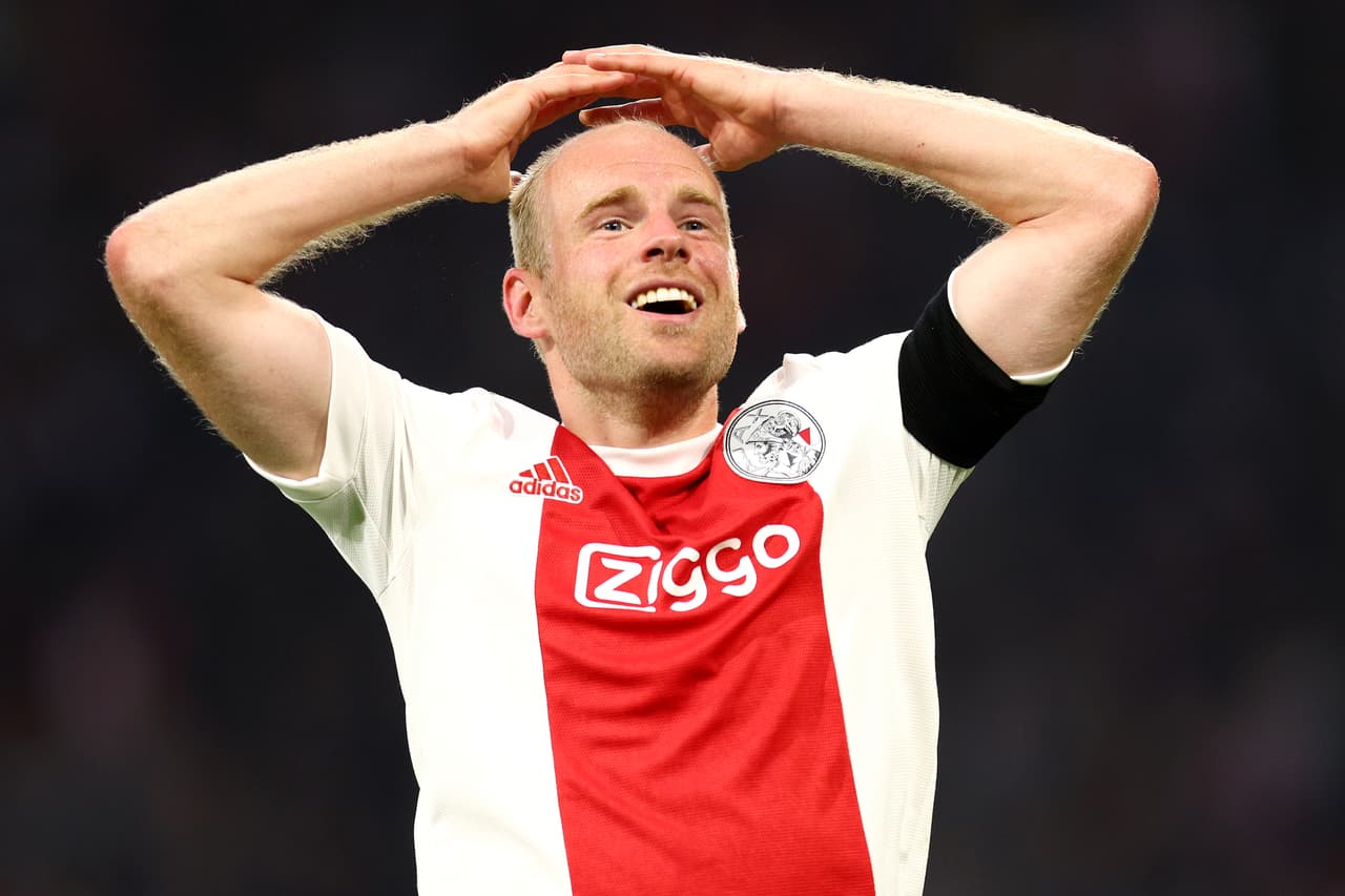 Edson Álvarez metió el quinto gol que redondeó la goleada del Ajax sobre un triste Heerenveen que solo fue comparsa para que alcen un nuevo título de Eredivisie pese al triunfo del PSV.