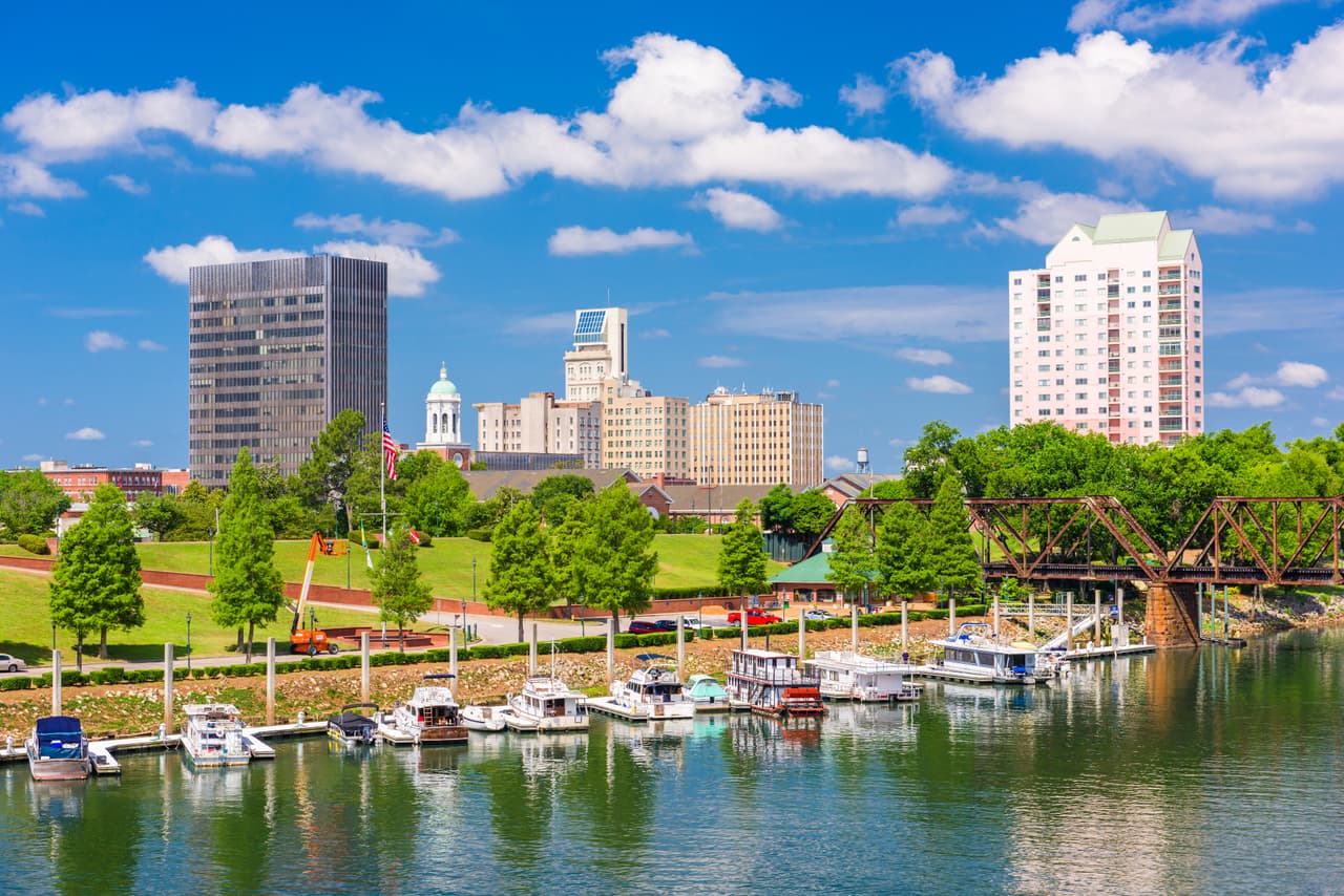 <b>Puesto 14. Augusta, Georgia</b>.
<br>
<br>Valor promedio de la vivienda en febrero de 2020: 112,289 dólares.
<br>
<br>Valor promedio de la vivienda en enero de 2021: 130,279 dólares.
<br>
<br>Cambio bruto durante la pandemia: + 17,990 dólares.
<br>
<br>Porcentaje de cambio: 16.02%.
<br>