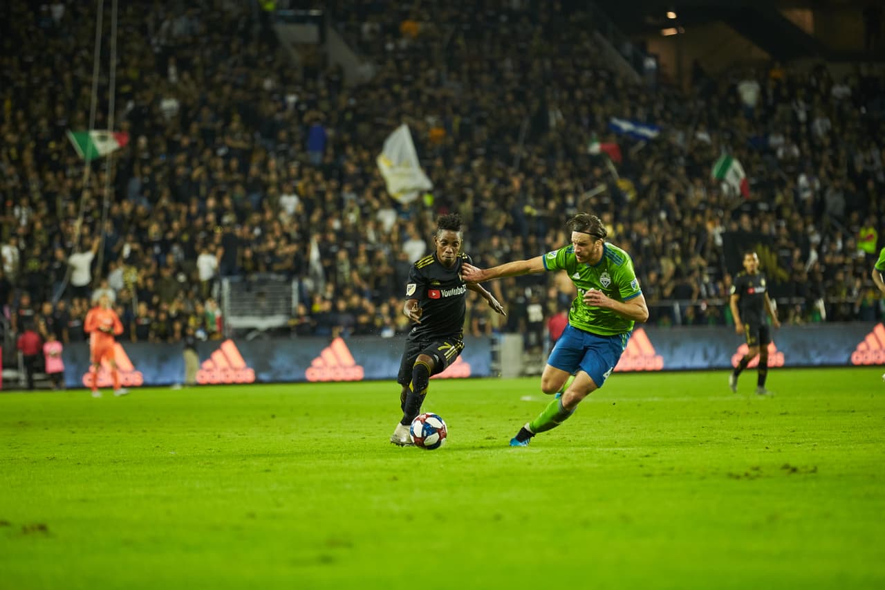 Edaurd Atuesta (17’) abrió el marcador para LAFC. Raúl Ruidíaz (22’, 64’) y Nicolás Lodeiro (26’) anotaron por los visitantes.
