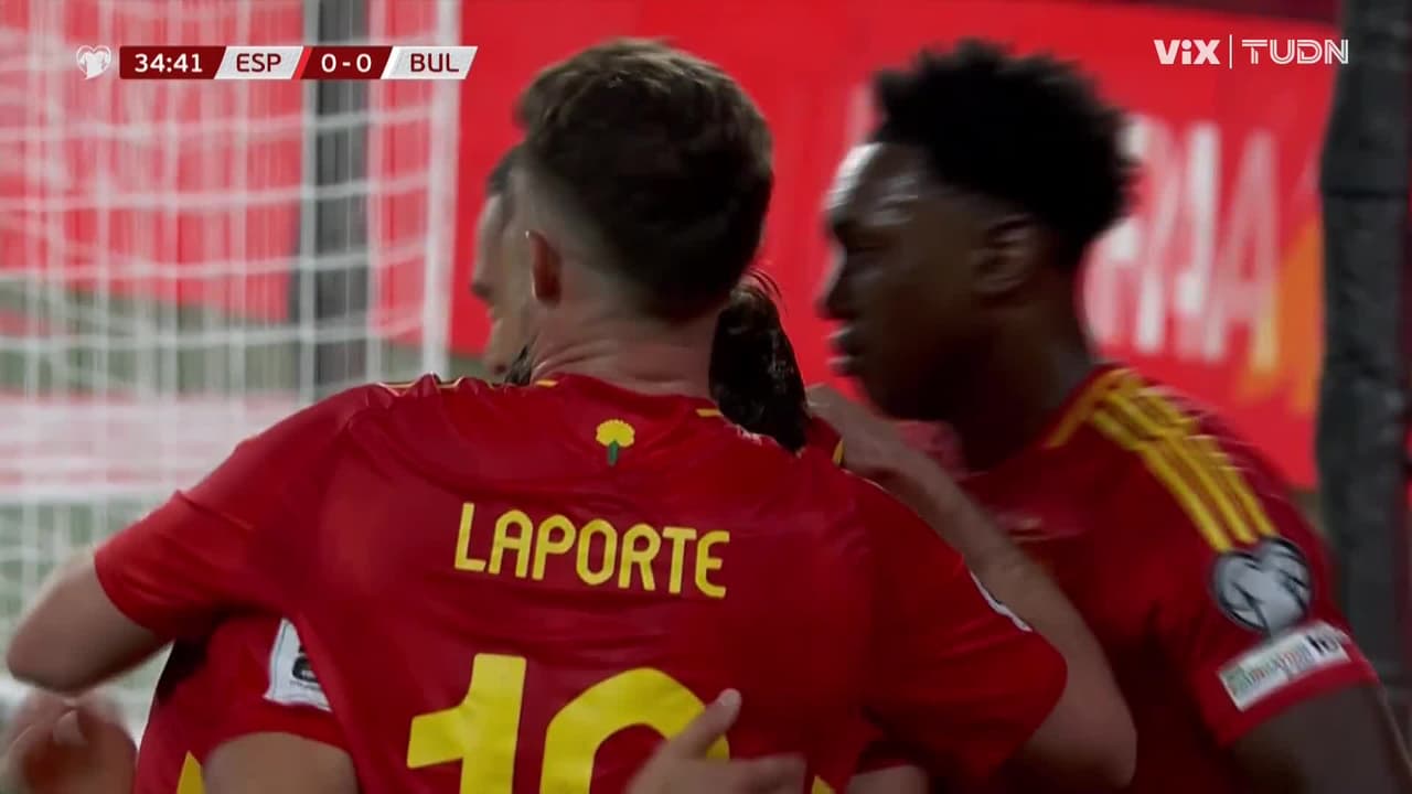 ¡Golazo de España! Doble cabezazo dentro del área y Merino pone el 1-0
