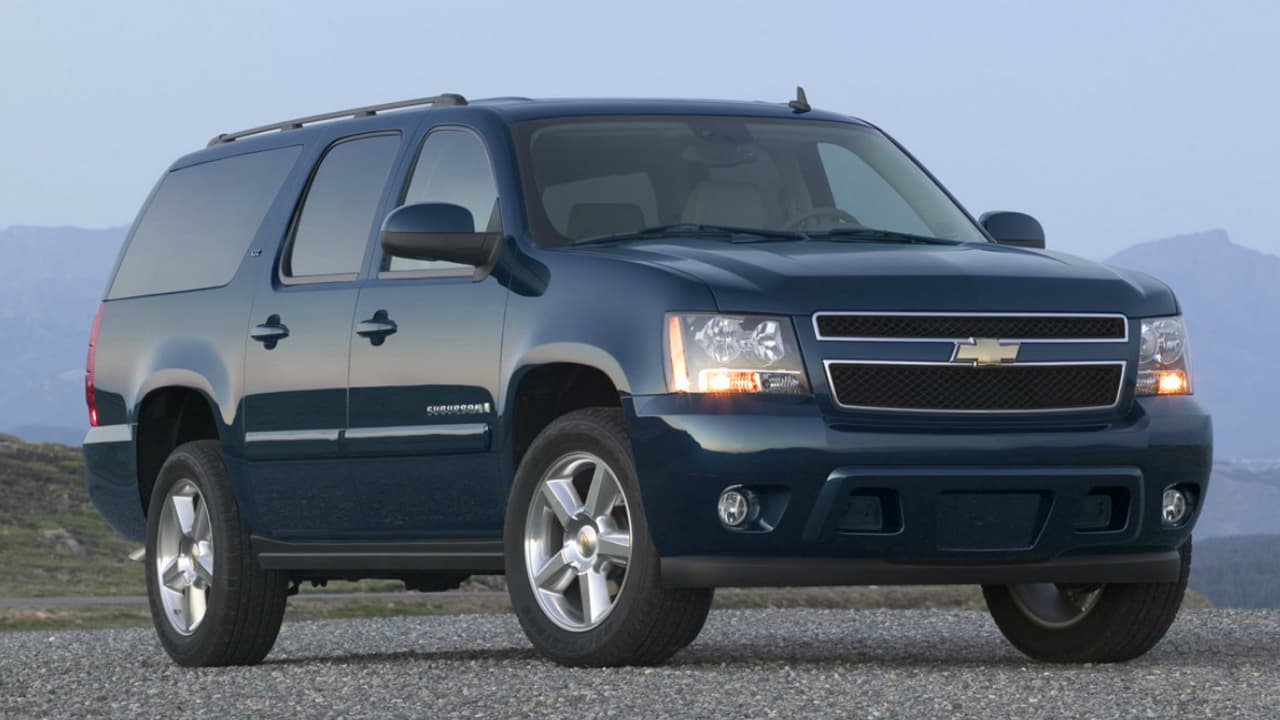 La 
<b>Chevrolet Suburban 2007 </b>estuvo disponible en tres versiones: LS, LT y LTZ. Los motores disponibles fueron siempre V8, primero un 5.3 litros de 324 caballos de fuerza y posteriormente uno de 6.0 litros de 359 hp.