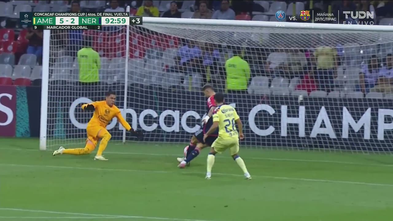 ¡Gol de Vrioni y New England maquilla un poco más el resultado!