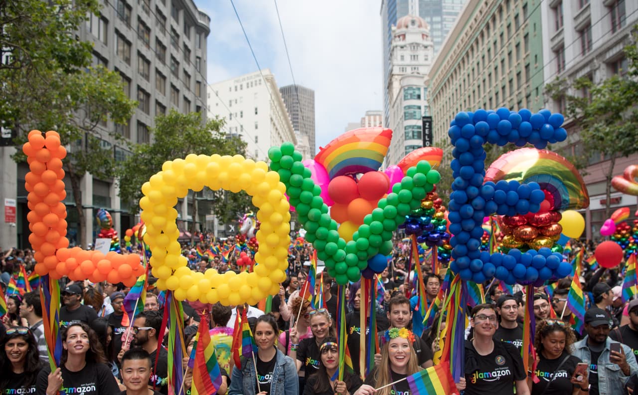 Suzanne Ford, directora ejecutiva del desfile LGBT+ en San Francisco indicó que este año 
<b>se llevará a cabo de forma presencial el 25 y 26 de junio del 2022</b>.
<br>