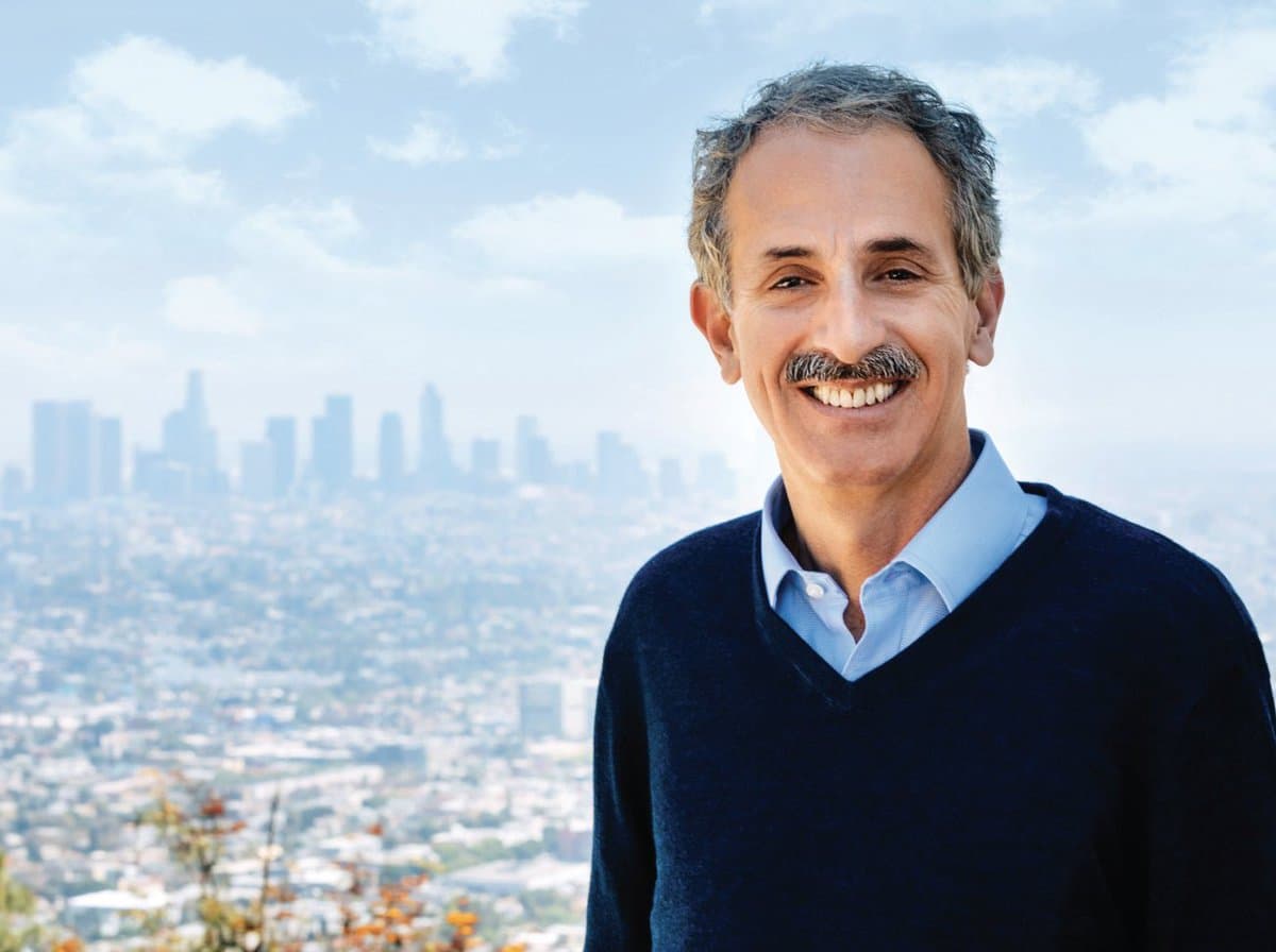 <b>Mike Feuer: demócrata</b>
<br>Feuer es el fiscal de la ciudad de Los Ángeles desde 2013 y es uno de los candidatos con puntos en contra de su carrera a la alcaldía. Al fiscal se le acreditan el aumento de indigentes en la región por sus políticas flexibles. Además, le persiguen los escándalos de fraude de personal de su oficina.