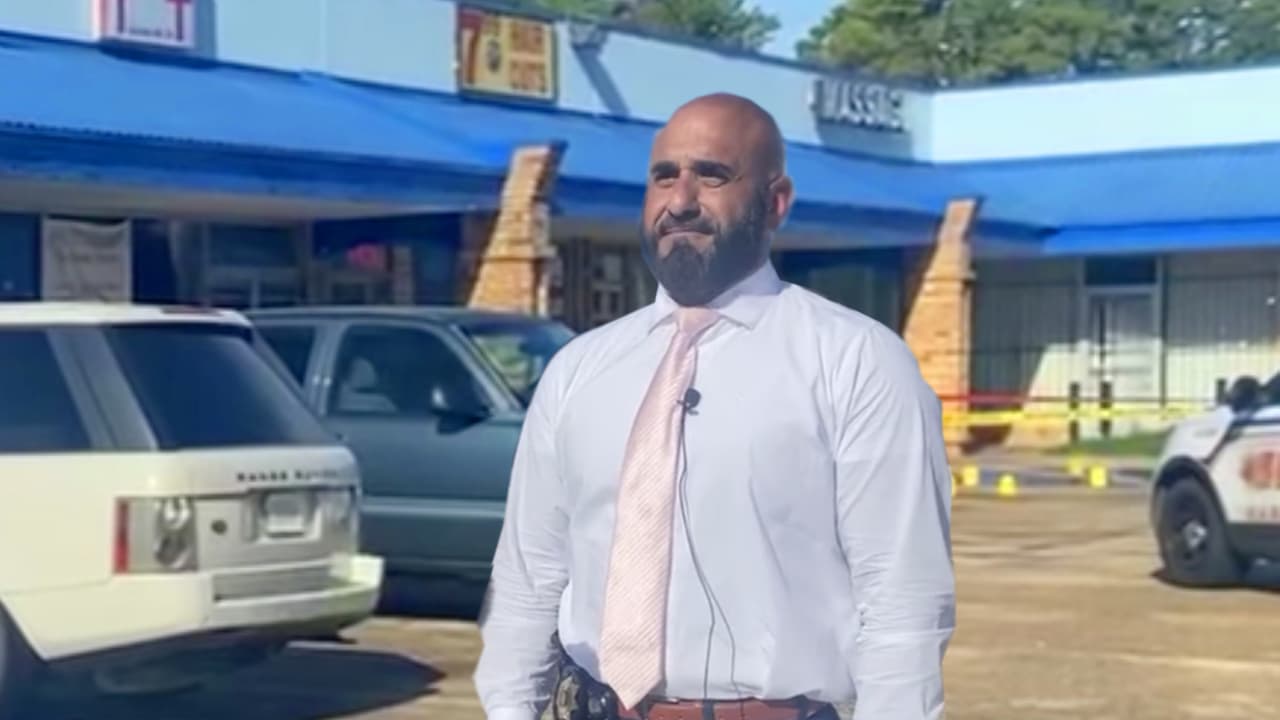 Trabajador dispara y mata a un hombre en un negocio de masajes al norte de Houston