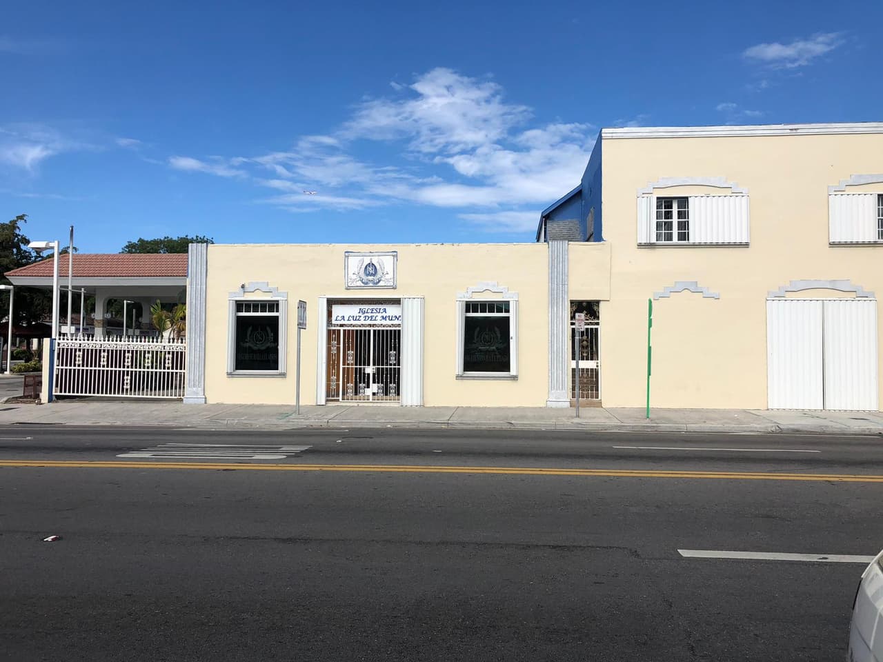 El templo está ubicado en el 815 del suroeste y la avenida 12 de Miami.