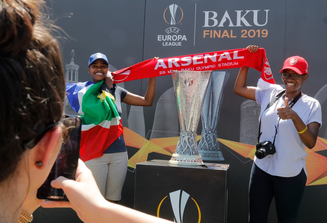 Bakú respira fútbol por esos días, pero en la mañana de este miércoles el ambiente se prendió desde temprano con los aficionados que poco a poco fueron llegando al Fan Fest dispuesto por la UEFA para quienes no lograron conseguir una entrada para la Final entre Arsenal y Chelsea.