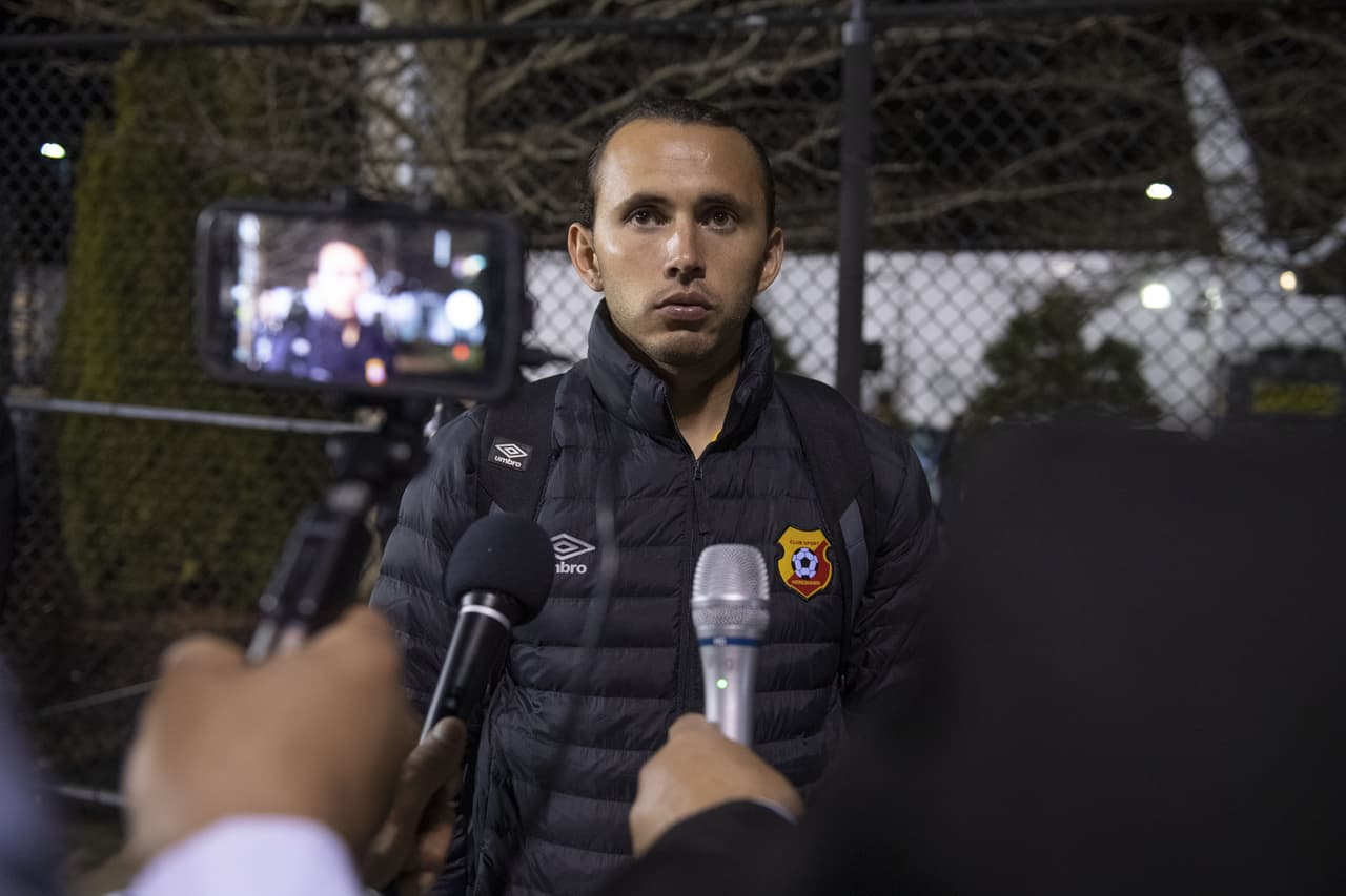 Omar Areallano, quien jugara para Pachuca, Chivas, Rayados, entre otros, quiere volver a la Liga MX. Actualmente es jugador del Herediano de Costa Rica, pero estaría a prueba en el Querétaro para ganars eun lugar.