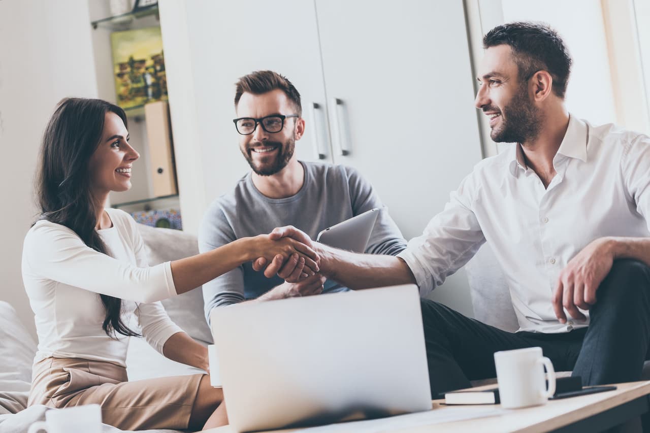 <br>Es empático, humanitario y comprensivo, así que valorará nuestros aportes. Le gusta hablar de su vida personal así que también disfrutará oír de la tuya. Pero un jefe cáncer juzga el desempeño con puño de acero; pocas veces perdona errores y descuidos. Para ellos el rendimiento económico es esencial, así que si la producción se daña o retrasa, explotará.