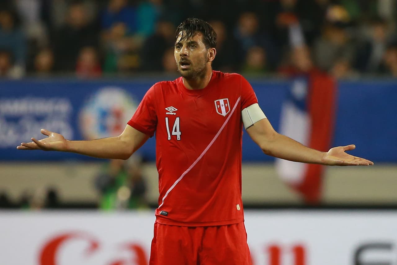 Claudio Pizarro: Perú duró 37 años sin asistir en un Mundial, sin embargo, el veterano delantero no cuenta con la calidad y condición física necesaria para estar en el plantel mundialista de los peruanos.