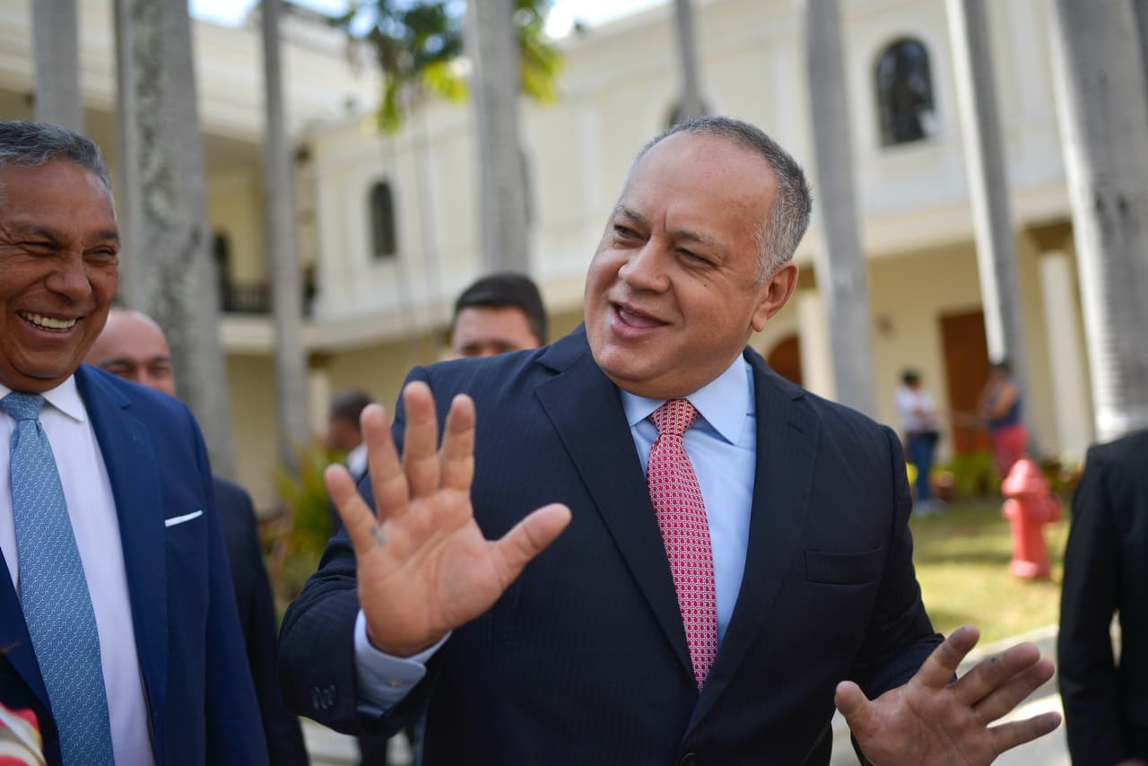 Diosdado Cabello dice que el tío de Guaidó fue detenido por transportar explosivos en avión