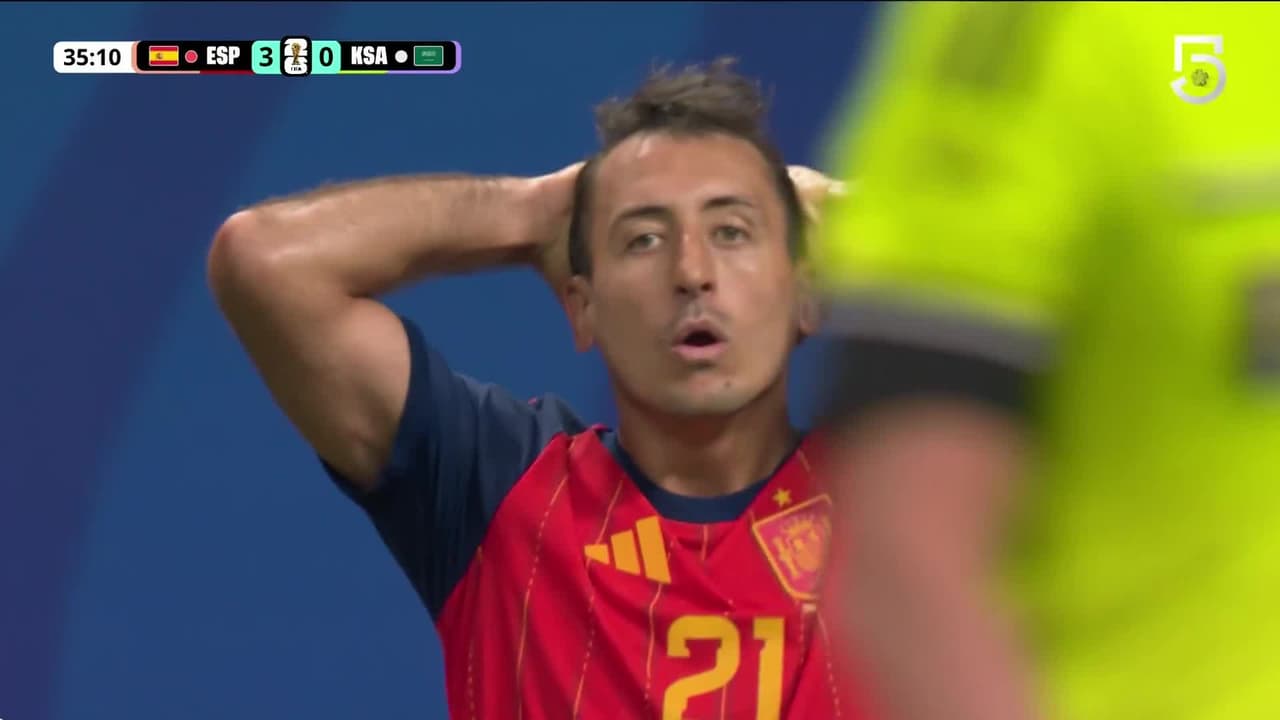 ¡Casi un golazo de Oyarzabal! El travesaño salva a Arabia Saudita