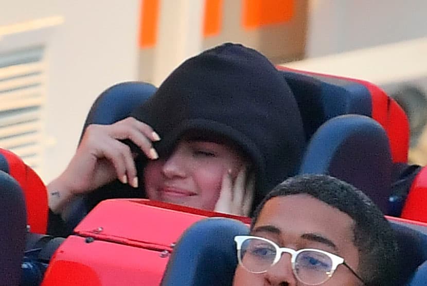 Su 
<b><a href="https://www.univision.com/entretenimiento/shakira-rompe-la-dieta-en-disney-y-estas-fotos-evidencian-que-hasta-se-chupo-los-dedos-fotos">escapada a Disneyland</a></b> le dio pie a algunas personas para que en redes sociales comenzaran a especular sobre la razón por la cual Selena Gómez no asistió a la gala MET.