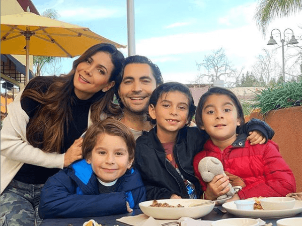 En esa misma entrevista, la cantante confirmó que habían acordado no tener más. "Ya
<b> no tenemos planes de tener más hijos</b>, ni mi esposo, ni yo, nos sentimos completos y si alguno decidiera otra cosa, tendríamos que platicarlo". 
<br>