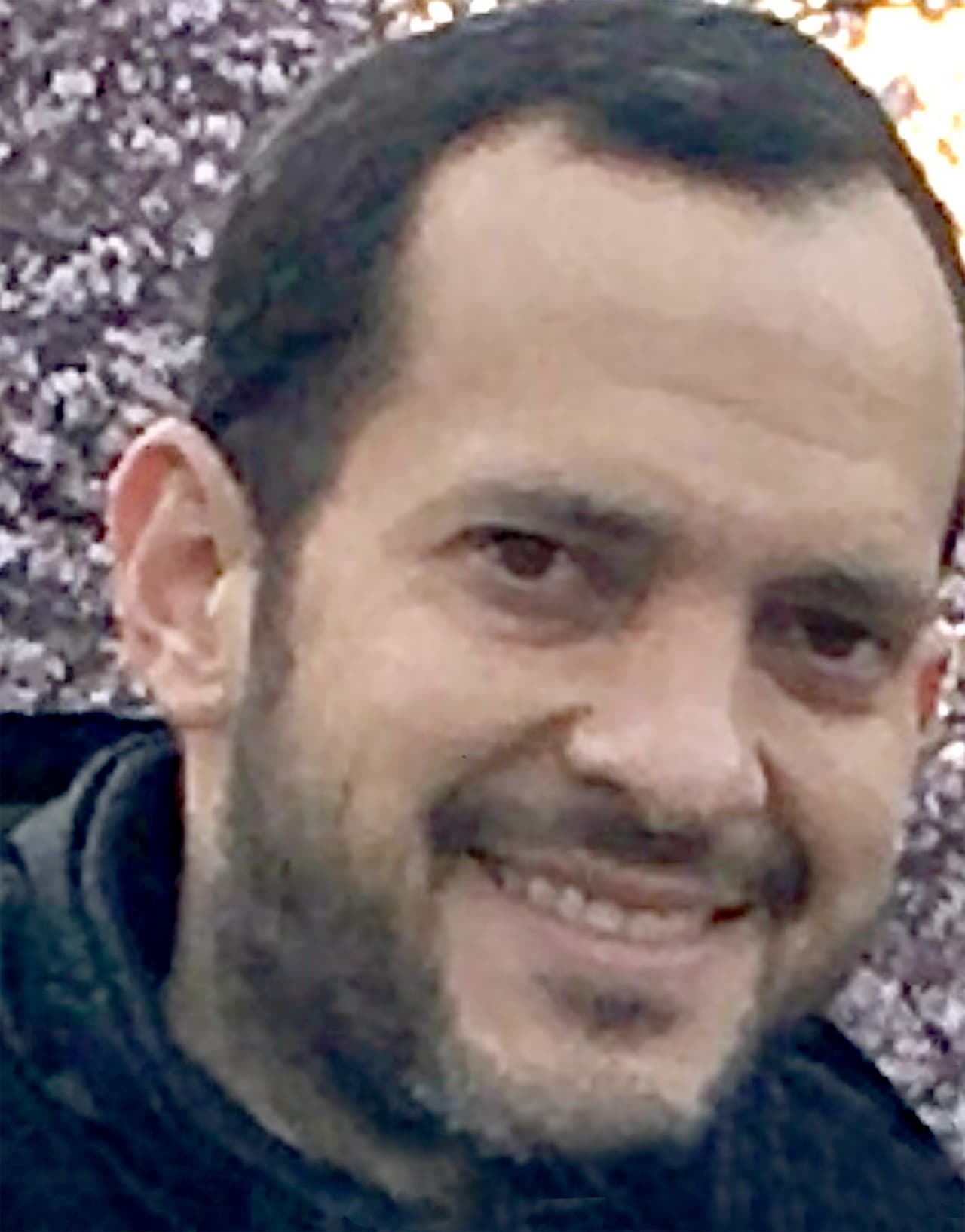 <a href="http://mj-box-tool.com/en/adrian-velasquez-figueroa/">La página web oficial de MJ Box Tool</a>, de Adrián y Josmel Velásquez tiene un perfil de los hermanos y sus hojas de vida. Ahí confiesan que provienen de una familia “humilde y trabajadora”. Su padre tenía una charcutería en el estado Monagas, al oriente del país.