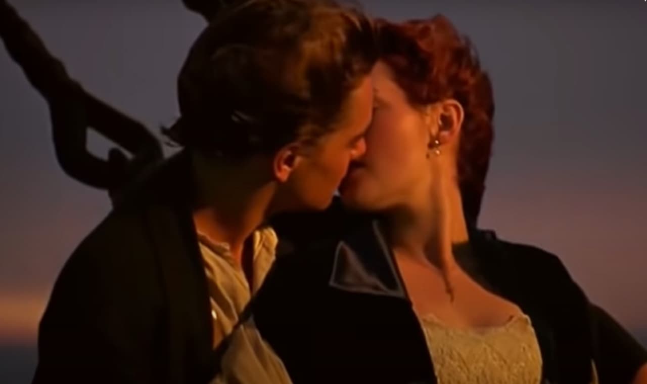 La respuesta de DiCaprio sobre su beso favorito en pantalla hará enloquecer a las y los fans de ‘Titanic’, pues en 2004 en ‘The Oprah Winfrey Show’ confesó que este ha sido con su compañera de reparto de esta película, Kate Winslet.