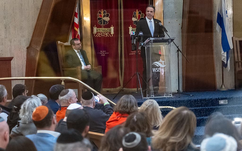 No es la primera vez que Andrew Cuomo se dirige a creyentes de diversas denominaciones. El pasado 1 de abril dirigió su mensaje a los asistentes a la Sinagoga West Side Institutional.