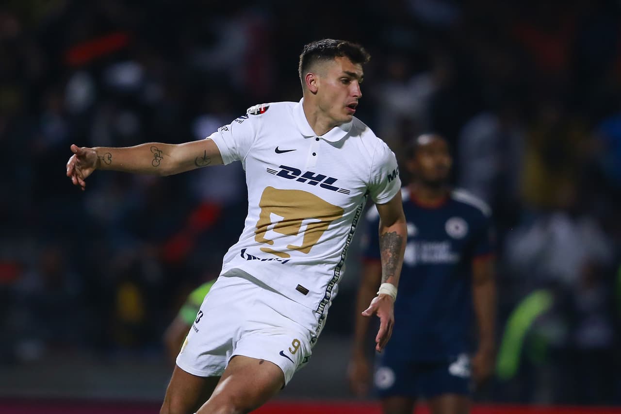 En apenas 3 minutos del segundo tiempo, Pumas sorprendió a New England con el 2-0 y doblete de Dinenno con una barrida anticipada a primer poste asistida por Rogerio.