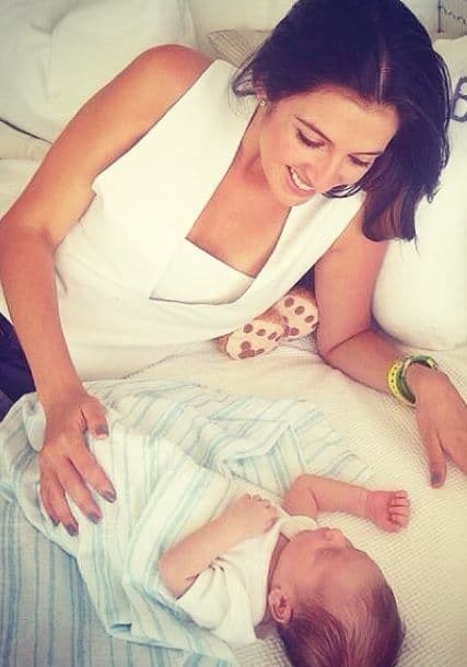 "Enamorada! Te quiero tanto Bruce, muchas felicidades @satchapretto por tu hermoso angelito. Dios bendiga siempre tu familia", dijo Maity Interiano. (Julio 19, 2014)