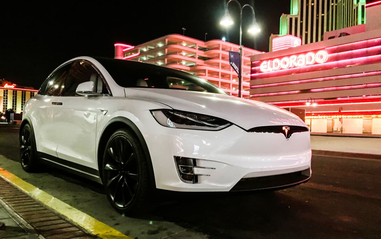 Además, Musk dijo que el vehículo que chocó no se le instaló el 'Full Self Driving', un sistema que ha sido recientemente incorporado a los 
<a href="https://www.univision.com/temas/tesla">Tesla</a> que permitirá que se conduzcan solos.