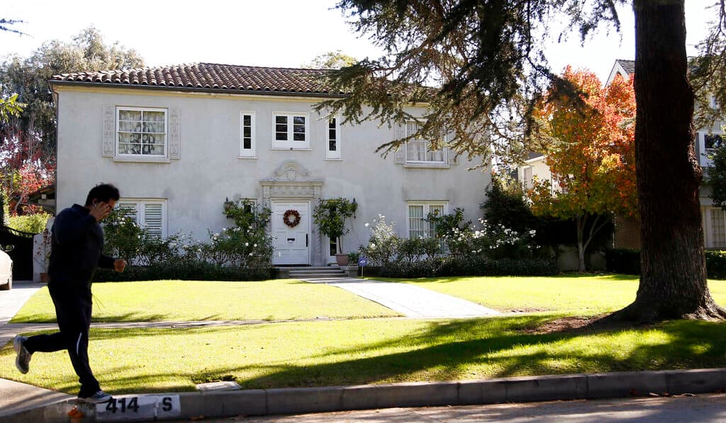 Finalmente Guamán le aconseja que tome decisiones con cabeza fría. “Recuerde que esta va a ser una de las inversiones más grandes que va a hacer en toda su vida. No vaya a hacer mal el cálculo, porque a veces las emociones nos ganan. Mejor consulte bien con su bolsillo para que no sufra mucho cuando tenga que hacer ese pago mensual y acuérdese de dejar un espacio suficiente para salir con otros gastos extras”.