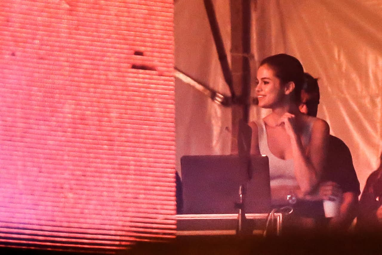 Su presencia no pasó desapercibida por los fanáticos presentes en el concierto.