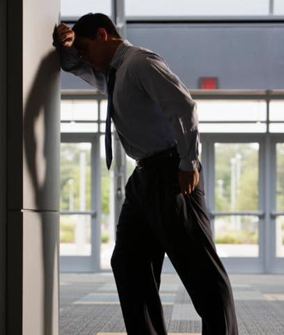 Sin tratamiento, un niño con comportamiento de fobia escolar es probable que queden rezagados académicamente, lo que puede conducir a una mayor ansiedad y causar consecuencias a largo plazo. Un estudio publicado en Comprehensive Psychiatry que analizó y dio seguimiento a pacientes tratados durante 12 años por fobia escolar reveló, que de 20 a 29 años más tarde estos pacientes utilizaron más tratamientos psiquiátricas, y vivieron con sus padres con más frecuencia que el grupo de comparación.