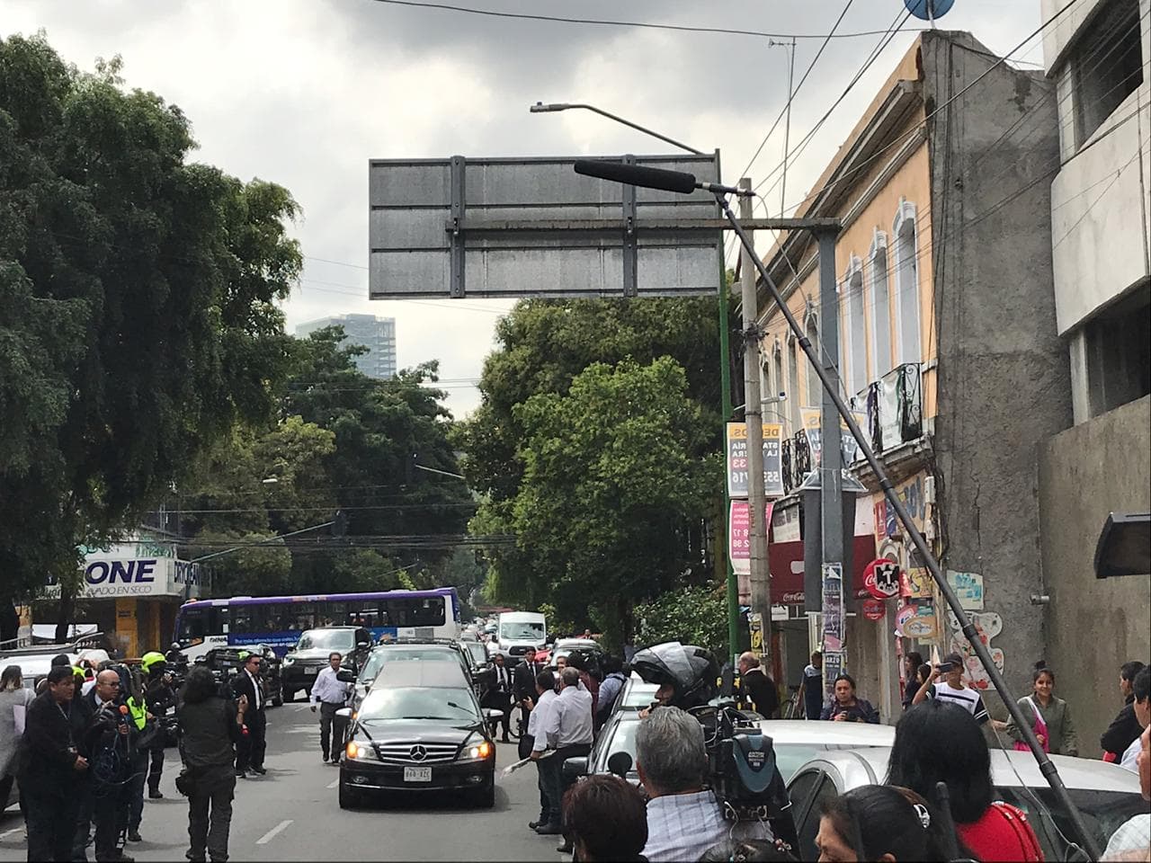 La caravana con el cuerpo de la protagonista de la telenovela 'Corazón Salvaje' arribó minutos antes de las 12 del mediodía.