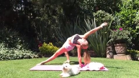 La actriz Renata Notni comentó: "Lo siento mucho, mami.". Por su parte, Mariana Seoane indicó: "¡Ay, mi güera, lo siento mucho!".