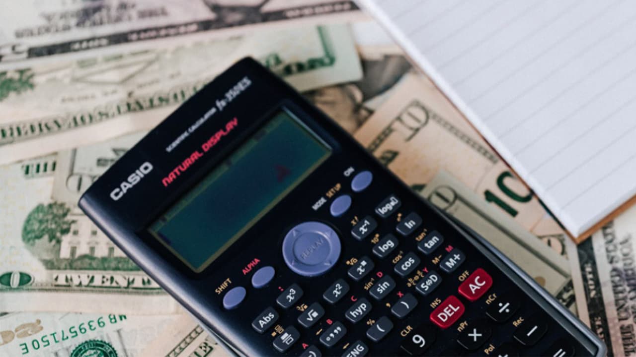 <b>Prepara y administra tus gastos</b>
<br>Una de las mejores maneras para 
<b>hacer rendir tu dinero</b> en medio de una 
<b>situación difícil</b> como la que se vive es 
<b>hacer un presupuesto</b> y administrar bien tus gastos. En este video, Carlos Guamán te explica cómo puedes elaborarlo.
<br>
<a href="https://www.univision.com/local/chicago-wgbo/controla-tus-gastos-aprende-planear-presupuesto" target="_blank">Aquí todos los detalles</a>.