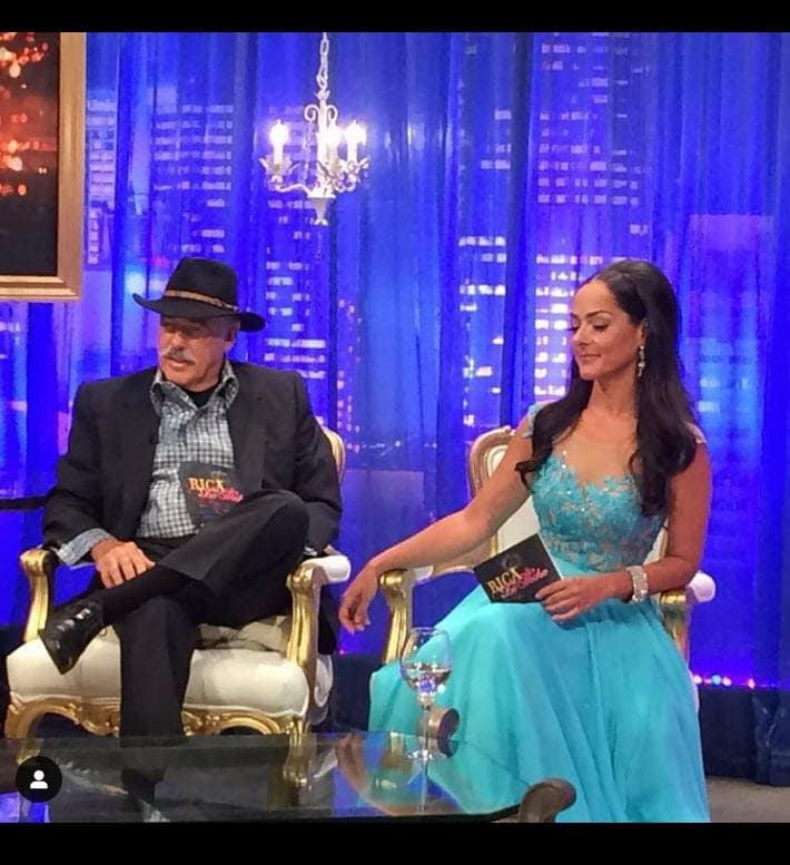 Visiblemente afectada, le mandó un mensaje a su papá y le dijo que ella siempre lo ha querido y negó que lo haya acusado de abuso.
<br>