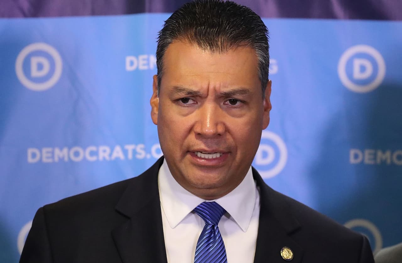 Alex Padilla se convierte en el primer latino a cargo de un panel de inmigración en el Senado 