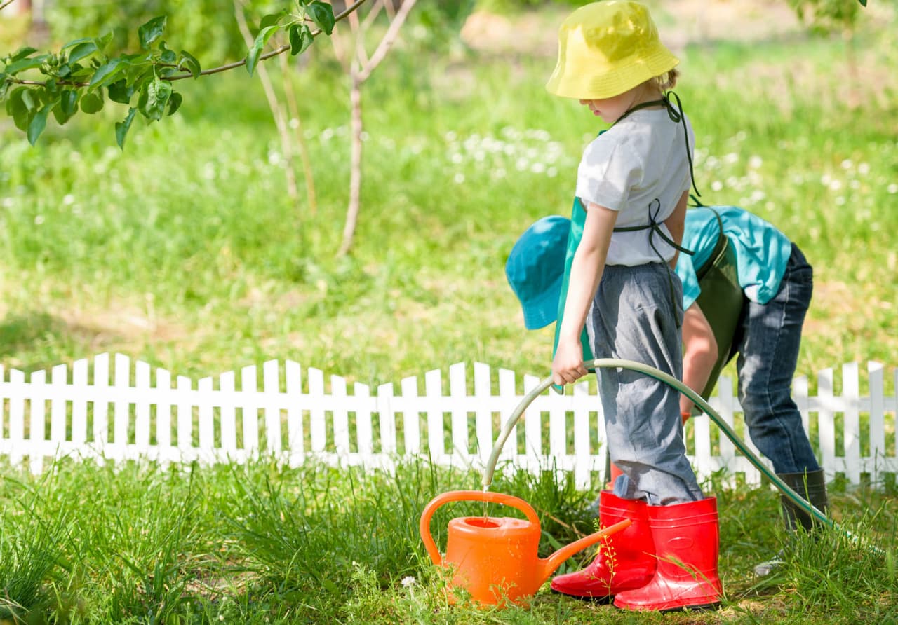 La primavera es sinónimo de flores y plantas y no hay nada como una visita al jardín botánico para experimentar ese “florecimiento”. Mira el calendario del jardín botánico cercano a tu comunidad y busca actividades especiales para los más chicos. Hay clases de jardinería, tours para conocer plantas, sembrar flores y hacer manualidades.