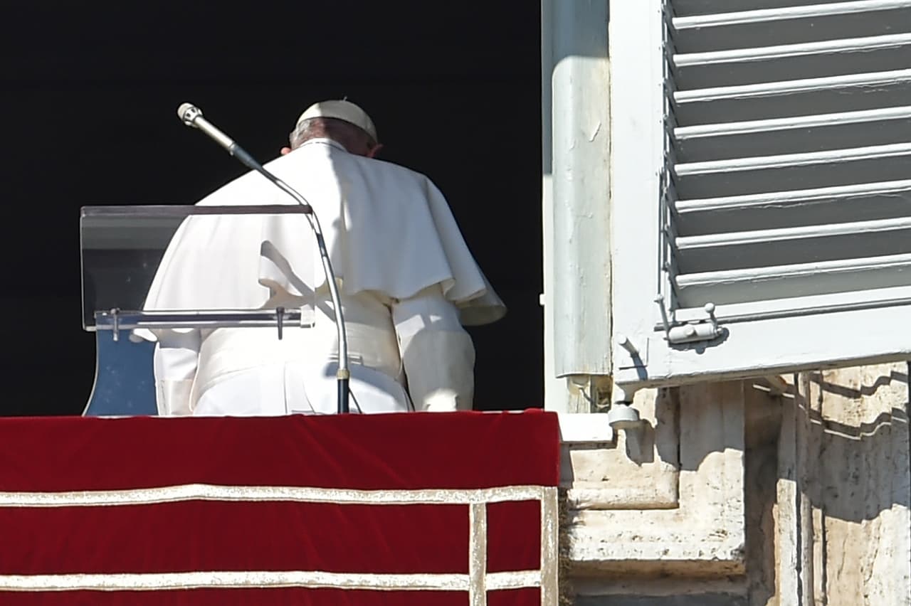 Vaticano detiene a monseñor por sustracción de documentos