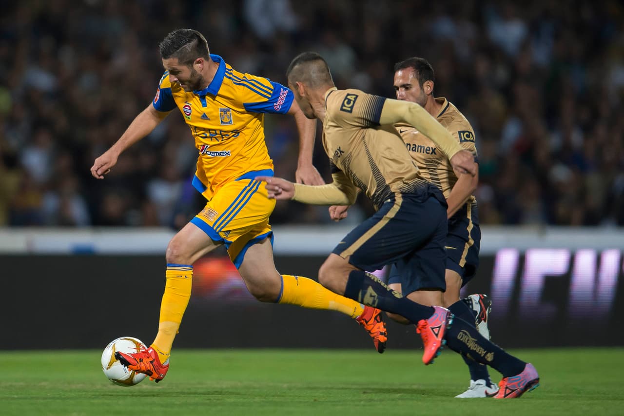 <b>Apertura 2015</b>
<br>Tigres y Pumas disputaron una Final completamente felina en aquel campeonato. Los norteños pegaron en la ida de forma contundente 3-0, pero en la vuelta, los auriazules se recuperaron y se impusieron 4-1. El partido tuvo que decidirse desde los once pasos. Esta fue la segunda Final en el Estadio Olímpico Universitario que se definió de esta manera.