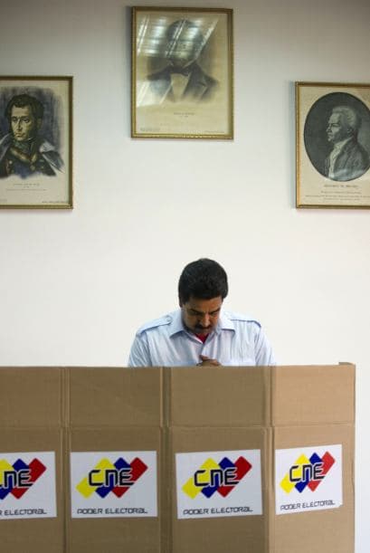 "A ese pajarito que vuela libre le envié mi voto, voté por él. Y llamo a todo el mundo a votar, vamos al remate perfecto", aseguró al referirse a la anécdota que contó al abrir su campaña electoral el 2 de abril, cuando se le apareció un pequeño pájaro en el que, según él, encarnó Chávez.