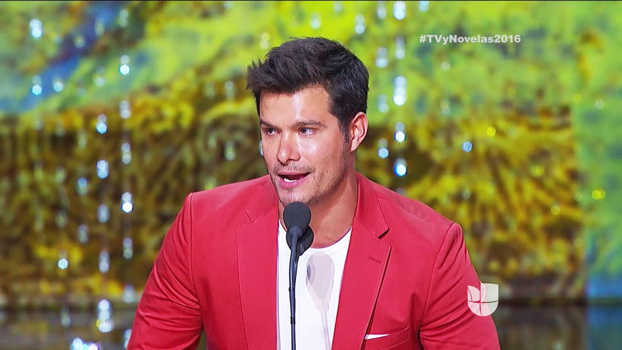 Pues el guapo Brandon Peniche se llevó el galardón por su trabajo en 'Que Te Perdone Dios'.