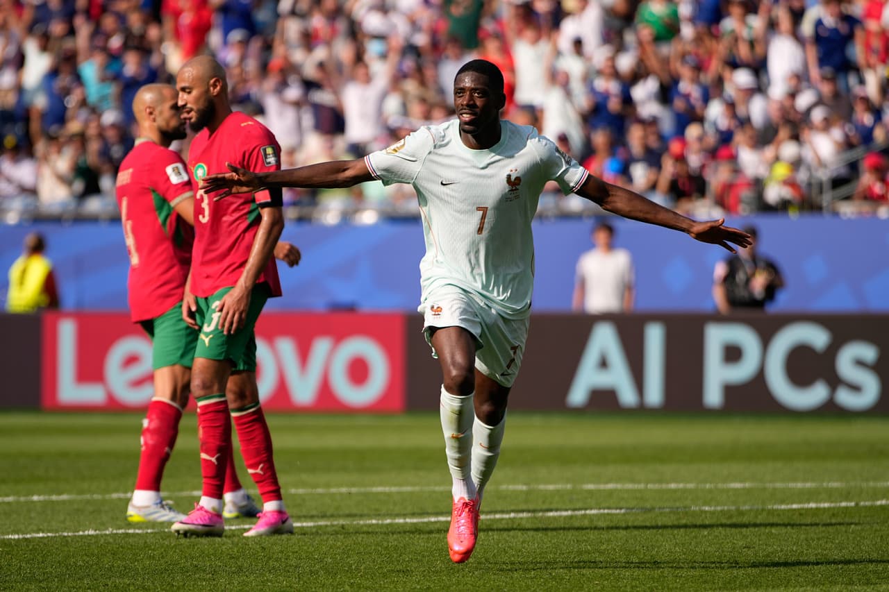 Dembele festeja su primer gol en el encuentro.