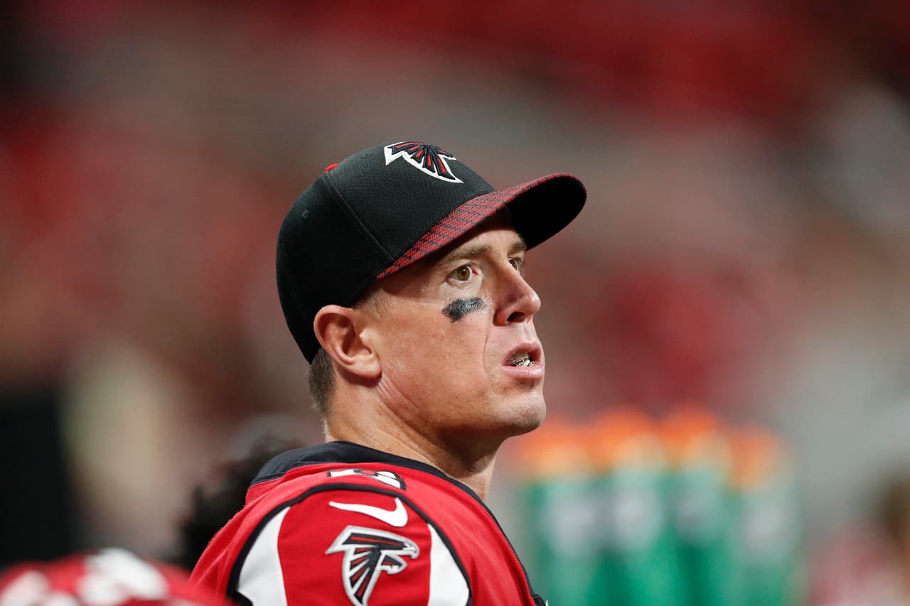8) 
<b>Matt Ryan, Atlanta Falcons</b>. En 2016 fue el MVP de la NFL y tuvo un gran año. En 2017 las cosas no salieron bien. Pero la precisión en sus pases, la potencia de su brazo y su calidad dan esperanza.