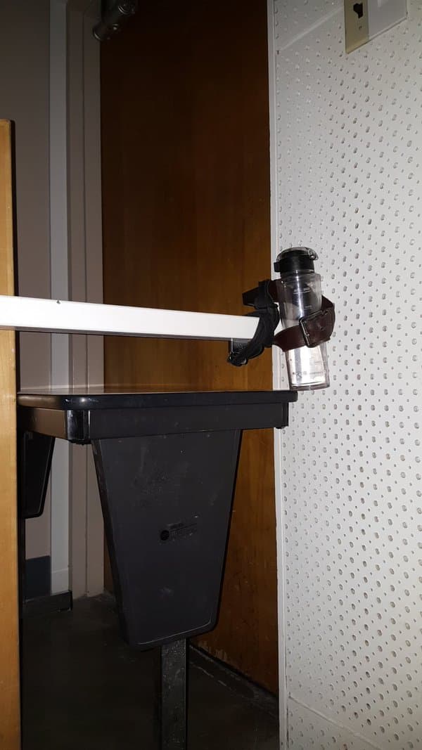 La técnica del... ¿cinto reforzado con recipiente de agua?.