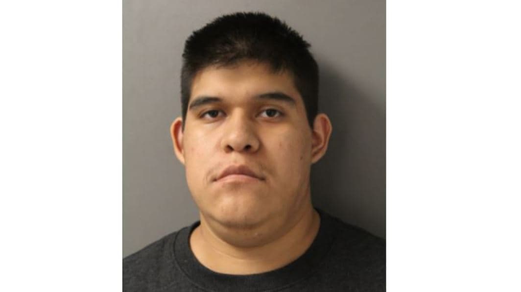 Un juez le niega fianza al hombre latino acusado de conducir un SUV a través de Woodfield Mall 