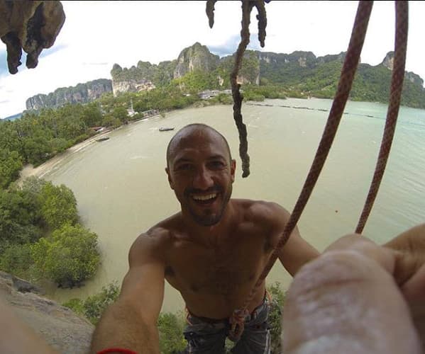 ¿Pero quién es este personaje? Su nombre real es Gabriel Pontones y tiene 49 años.