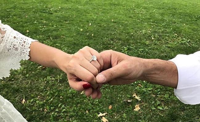 "Hoy es el día más importante de mi vida, Desde niña soñé con mi propia historia de amor, soñé con encontrar un hombre que me amara y que me respetara! Y sí, El amor obra por caminos misteriosos... Hoy puedo confesarles que me siento afortunada y bendecida de haber encontrado no sólo a un hombre que me ama y respeta, sino al Principe Azul de mi Cuento de Hadas".