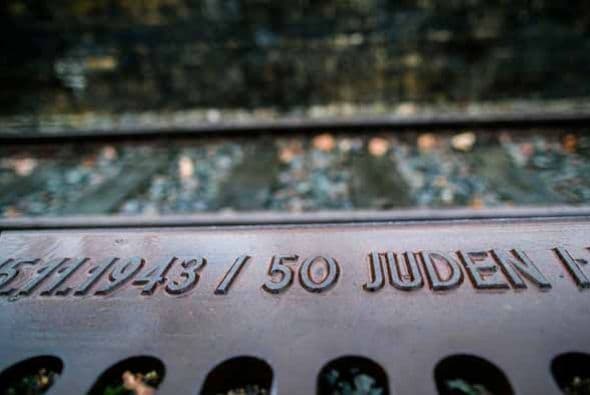 Hoy 27 de enero se conmemoran 70 años liberación de Auschwitz, el campo de concentración donde millones de seres humanos perdieron la vida por la terrible idea de exterminación de la población judía. Impresionante video #Auschwitz70 aquí Galería que la humanidad no debe olvidar.