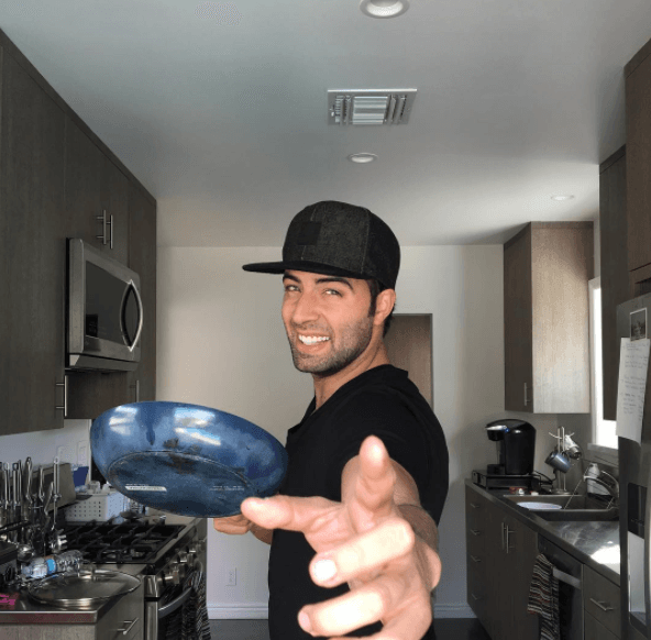 Además, Candela también agregó: "No me tienes que dar las gracias macho. Nuestra hija es mi razón para luchar y vivir junto a Nick. Estamos juntos en esto papá y felicidades por ser un gran padre y por esa hermosa familia que has formado".