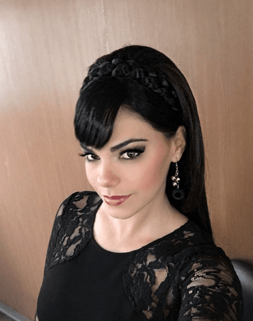 Su parecido con la actriz sorprendió al público, pues lució idéntica a la ex mujer del cantautor.