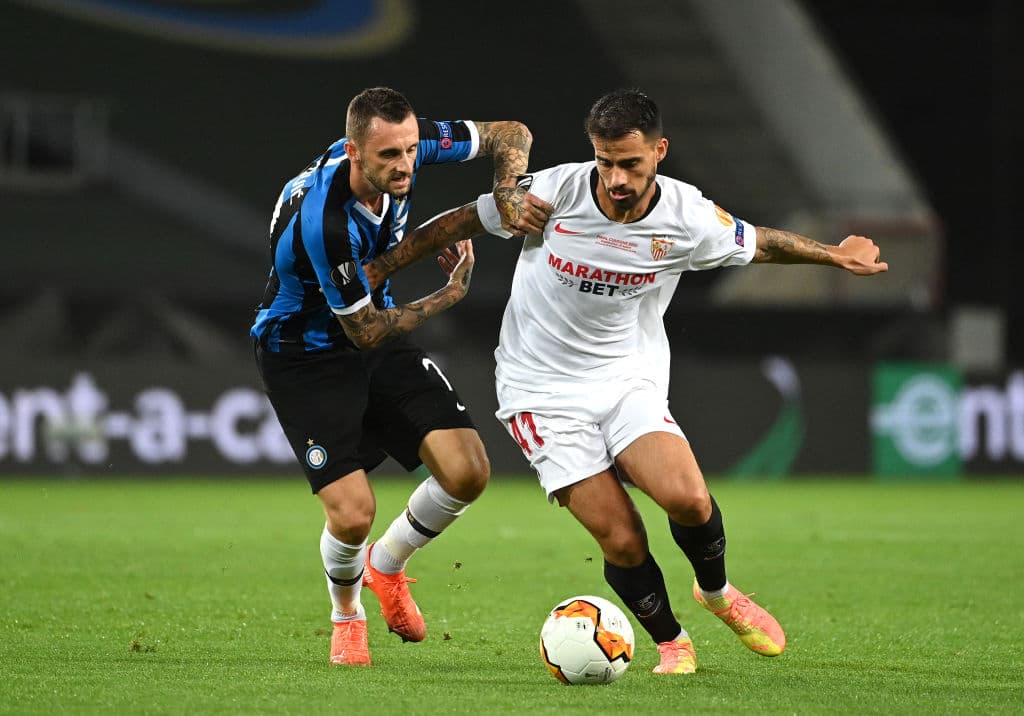 Mientras Sevilla presionaba en el campo rival, Inter buscaba hacer daño a base de contragolpes.