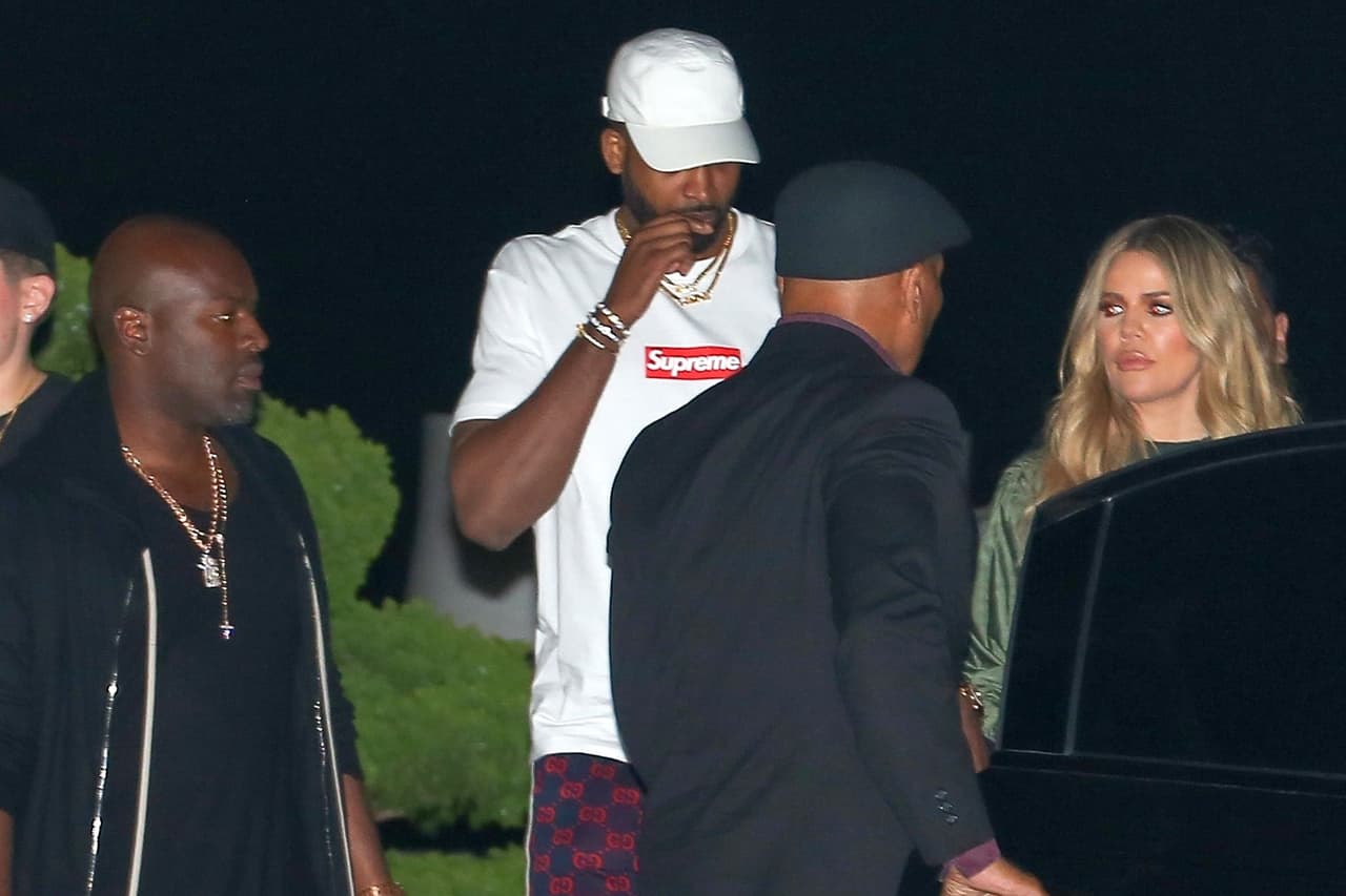 Recientemente una fuente cercana a la empresaria reveló al diario británico The Sun, que 
<b><a href="https://www.univision.com/famosos/khloe-kardashian-quedo-totalmente-confundida-al-recibir-un-mensaje-de-su-ex-tristan-thompson-fotos" target="_blank">Khloé está "totalmente confundida"</a></b> porque el padre de su hija la ha estado buscando para retomar la relación.