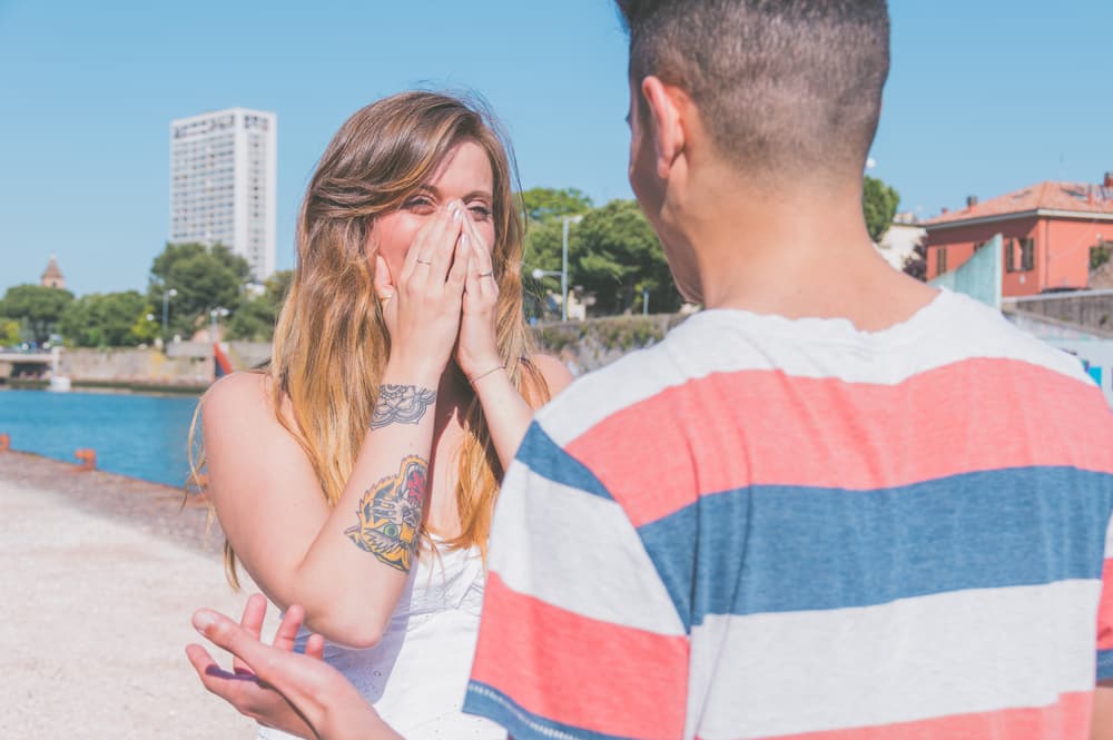 Durante esos días vita un encuentro embarazoso con una persona que quiere envolverte demasiado en sus asuntos. A medida que las energías planetarias se concentran en tu vida amorosa y familiar estarás más receptivo a todo. Te encontrarás preocupándote por detalles en los que hasta ahora no habías reparado. Lo que parecía imposible de realizar, se cristaliza y prospera.
<br>